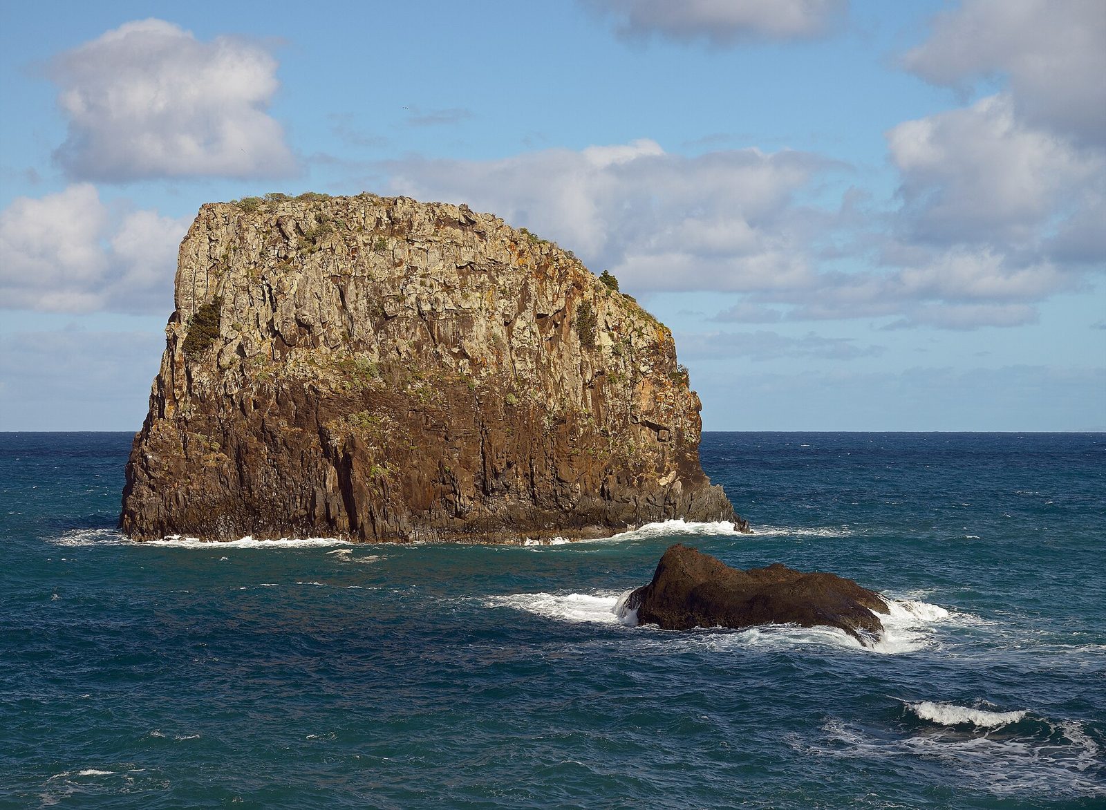 Village of Porto da Cruz below the flat-topped Penha de Águia rock
