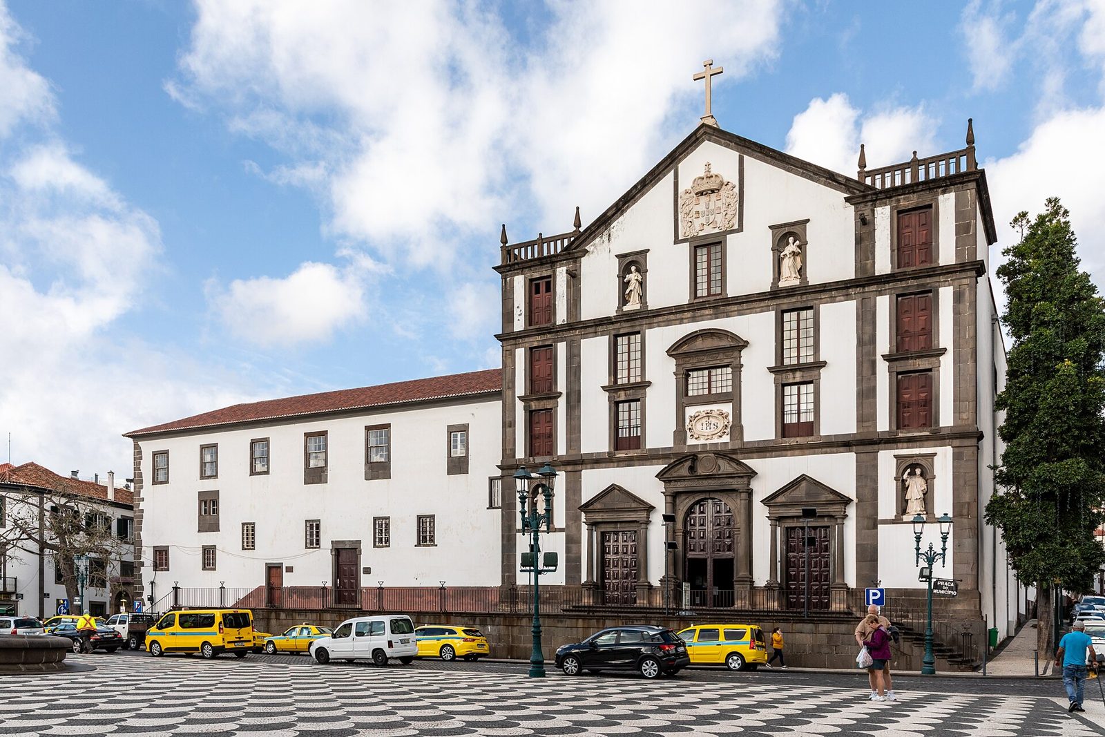 Gilded and tiled interior of the Igreja do Colégio in Funchal
